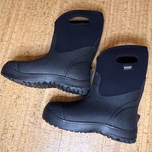 Bogs Black Waterproof Boots with Handles, Men’s winter boots size 9. NWOT